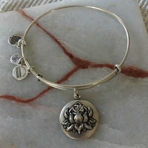 Alex and Ani 2016 Lotus Peace Petals Bangle Bracelet Rafaelian Silver